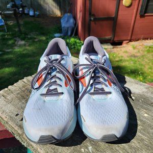 Brooks Sneakers